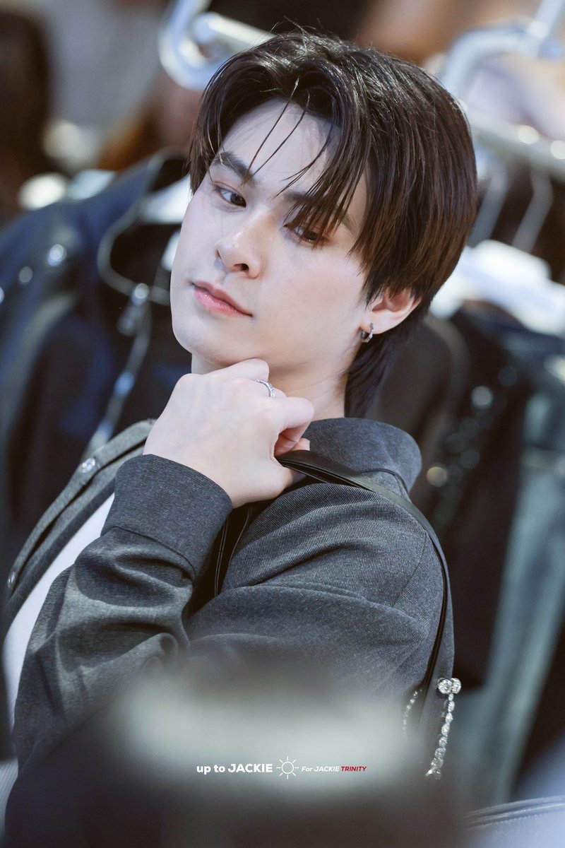 uptoJACKIE's tweet photo. /

พี่นายแบบหล่อจัง😝

JACKIE ZIPxComponentClub
#JackieJackrin
#ZIPxComponentClub_JACKIE https://t.co/6q0OMzJUWA