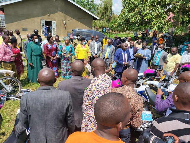 Ibanda district has cumulatively received a total of Shs.22 billion which has been disbursed to a total of 18,845 households.

On the other hand, Ibanda has a total of 54 Emyooga SACCOs with 45,889 members. Govt has so far disbursed a total of Shs2.8 billion.

#ProtectingTheGains