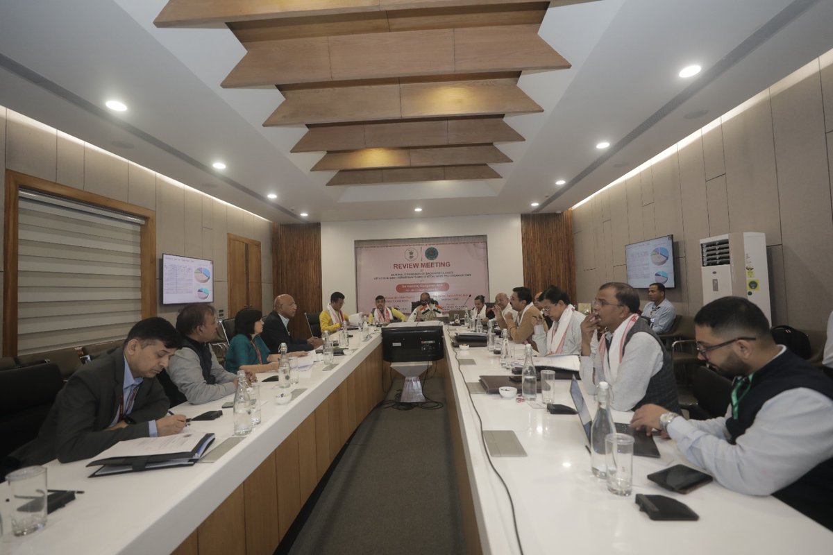 Hon’ble Shri Hansraj Gangaram Ahir, Chairman, National Commission for Backward Classes, presided over a review interaction on 27 November 2025 at No. 1 State Guest House, Koinadhara, Guwahati, in the presence of Member Shri Bhuvan Bhushan Kamal and Secretary Smt. Meeta Rajiv