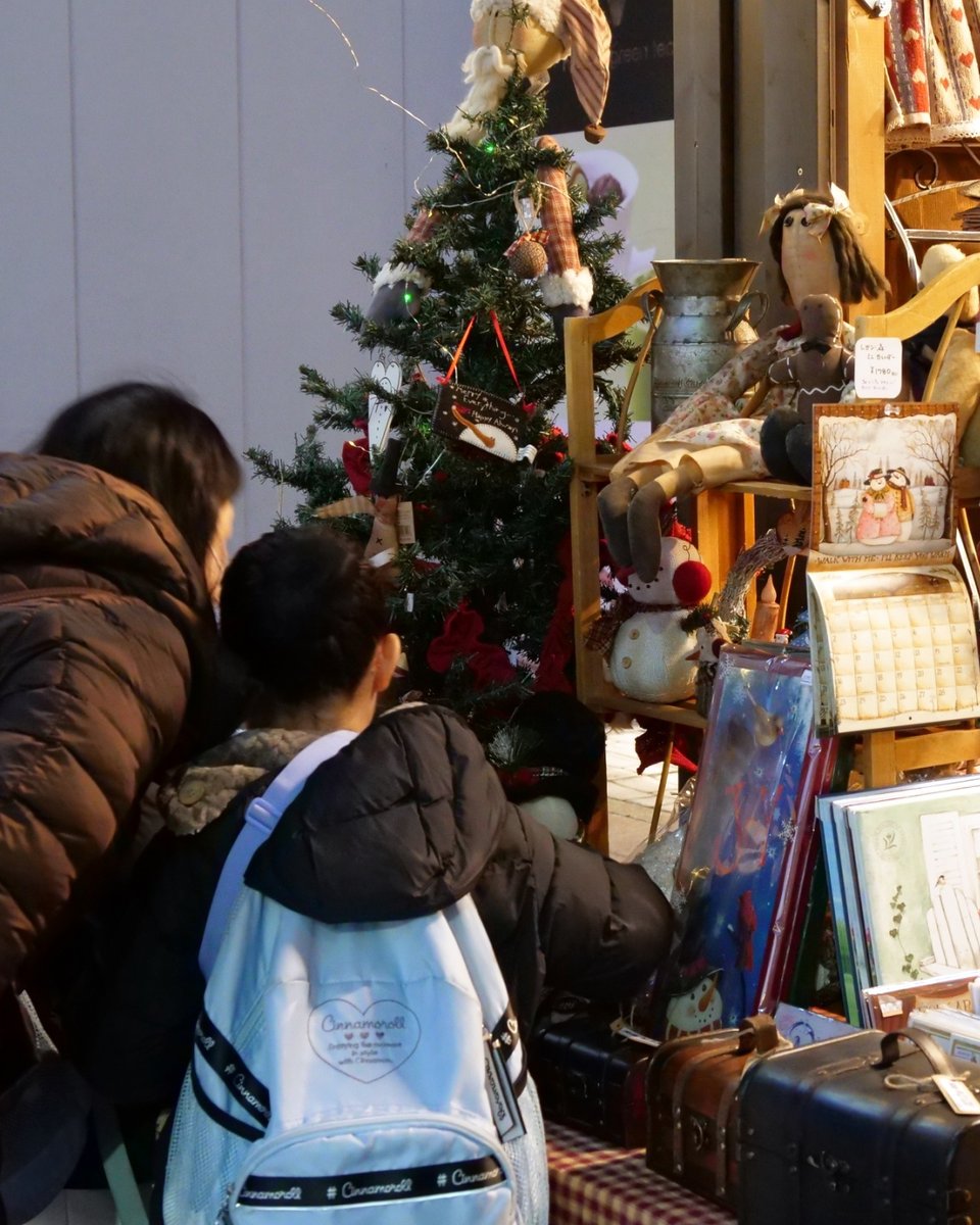 【出店情報】🏡 Cinnamon Stick 🏡
クリスマスを中心にアメリカンカントリーの雑貨を販売！
この季節にぴったりの限定商品もたくさんご用意

ららぽーと海老名 presents 海老名クリスマスマーケット2025
🗓️2025年12月6日（土）〜12月7日（日） 
⏰12:00-19:00 【入場無料】 
📍海老名駅西口中心広場