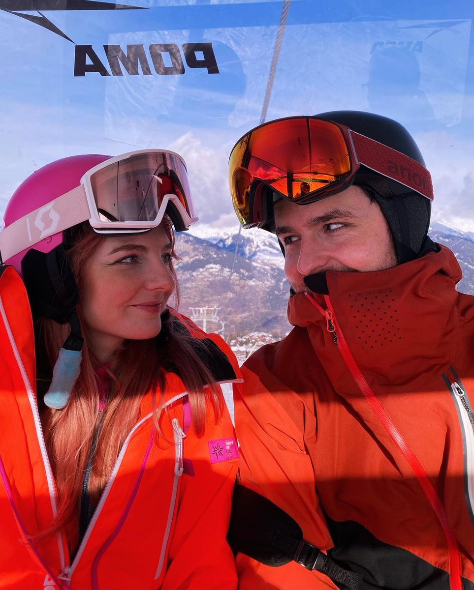 BABYPEGAC0RN's tweet image. they literally invented heart eyes