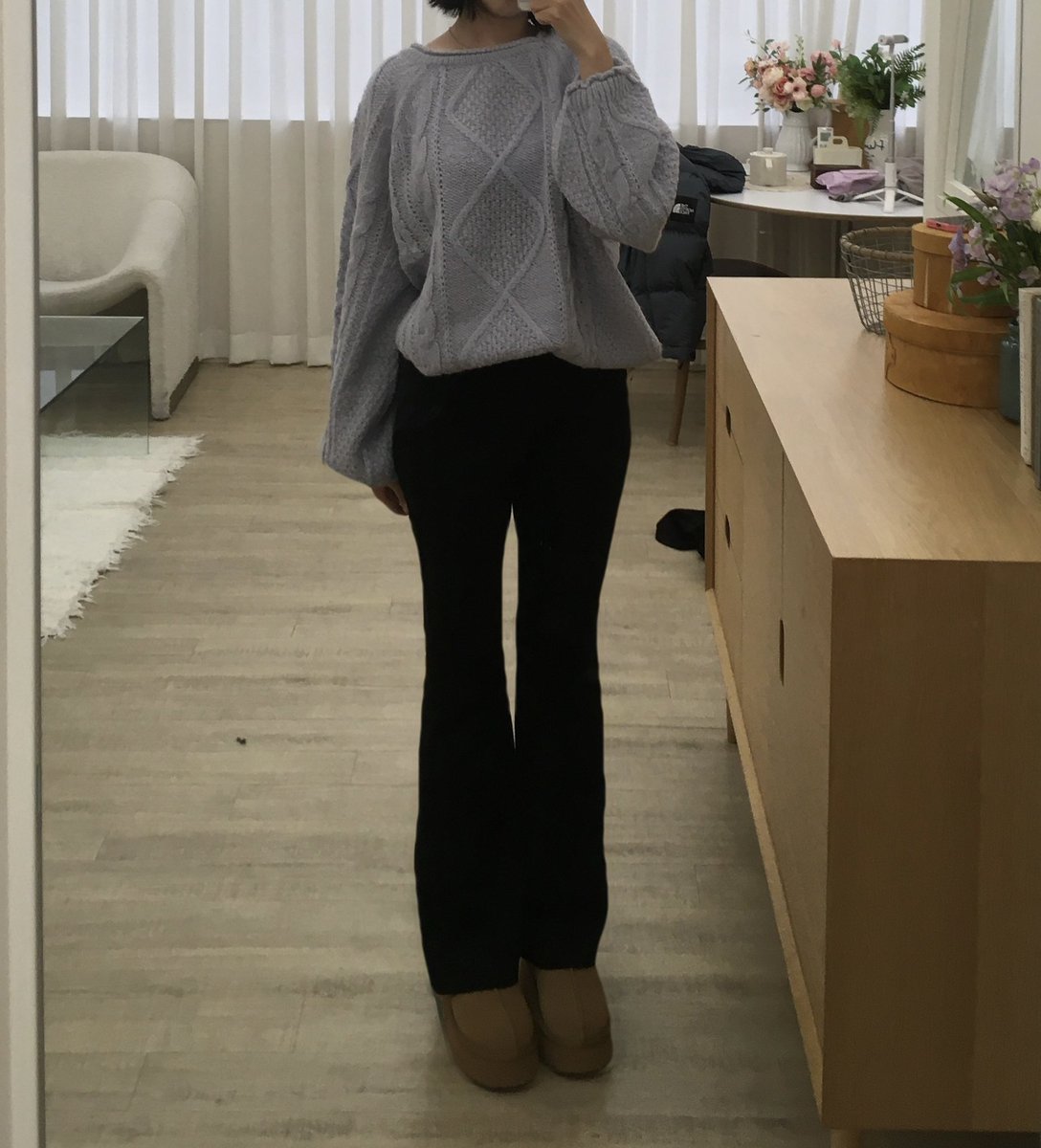 newspicy1214's tweet photo. 여러분 요 바지 밍크 (기모) 버전 나와서
바로 사봤는데,, 대박입니다

진짜 부드럽고 따뜻한데 기모 없는거랑 핏 똑같음 🥹 여름에 주구장창 입고 다녔는데, 
겨울 교복 바지 당첨이요..❤️ 가격도 2만원대 ;;

레깅스처럼 너무 딱붙지 않고 Y전 부각 안되는 핏 대박 바지..🫶 https://t.co/oCrBV1Cv9d