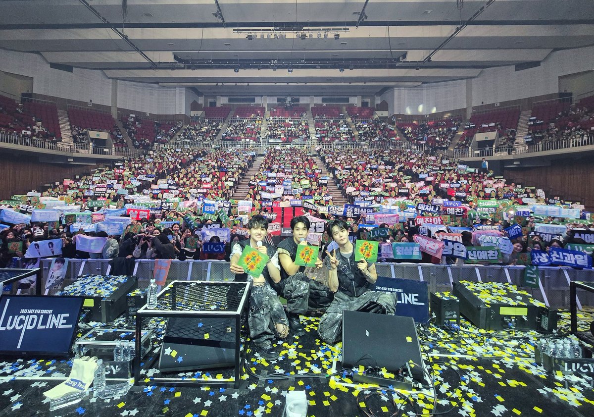 BANDLUCY_mystic's tweet image. [#LUCY]  2025 LUCY 8TH CONCERT &amp;lt;LUCID LINE&amp;gt; 부산 DAY 1 완료 ✔ 

왈왈E 아니고, 왈왈2 아니고 &apos;왈왈이&apos;와 함께한 즐거운 부산 첫 콘💙
부산 내일도 함 찢어볼까⁉️

#루시 #신예찬 #최상엽 #조원상 #LUCID_LINE