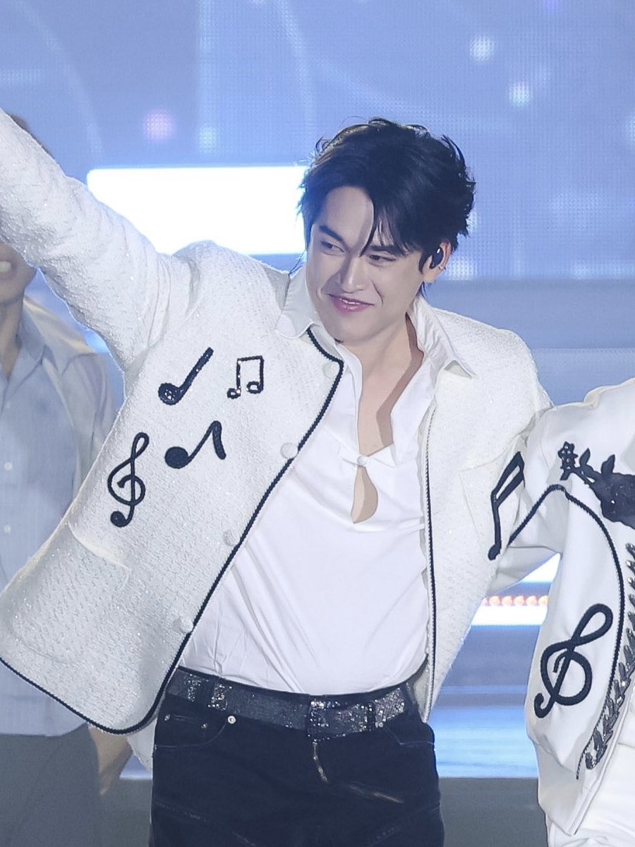 blwonderer's tweet image. Excuse me but THAT BUTTON 💀🔥

#JimmySeaFanconD1 
#GawinCaskey