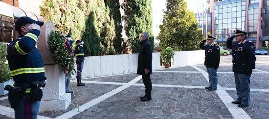 La #PoliziaStradale compie 78 anni.
Il direttore centrale per le Specialità Renato Cortese ha evidenziato l’importanza della continuità tra passato e presente per la crescita professionale delle nuove generazioni di poliziotti #29novembre #essercisempre
poliziadistato.it/articolo/32686…