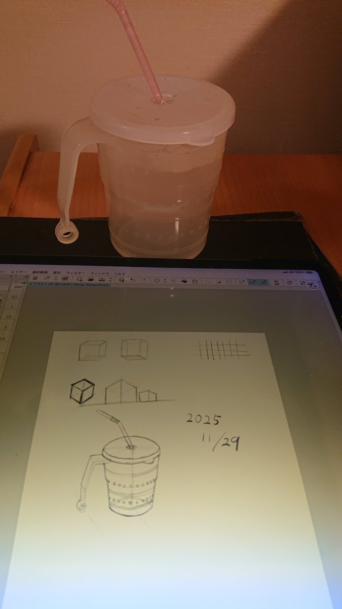 描く能力見る能力はまだ生きてるかもしれない
。

配茶用の病院のカップと簡単な立体。
見たものの左側が見え辛いとか、認識できないという感覚はなくなってきている。

週明けには身体機能や認知機能の評価が始まるらしいけど、変な後遺症が無いといいな…。