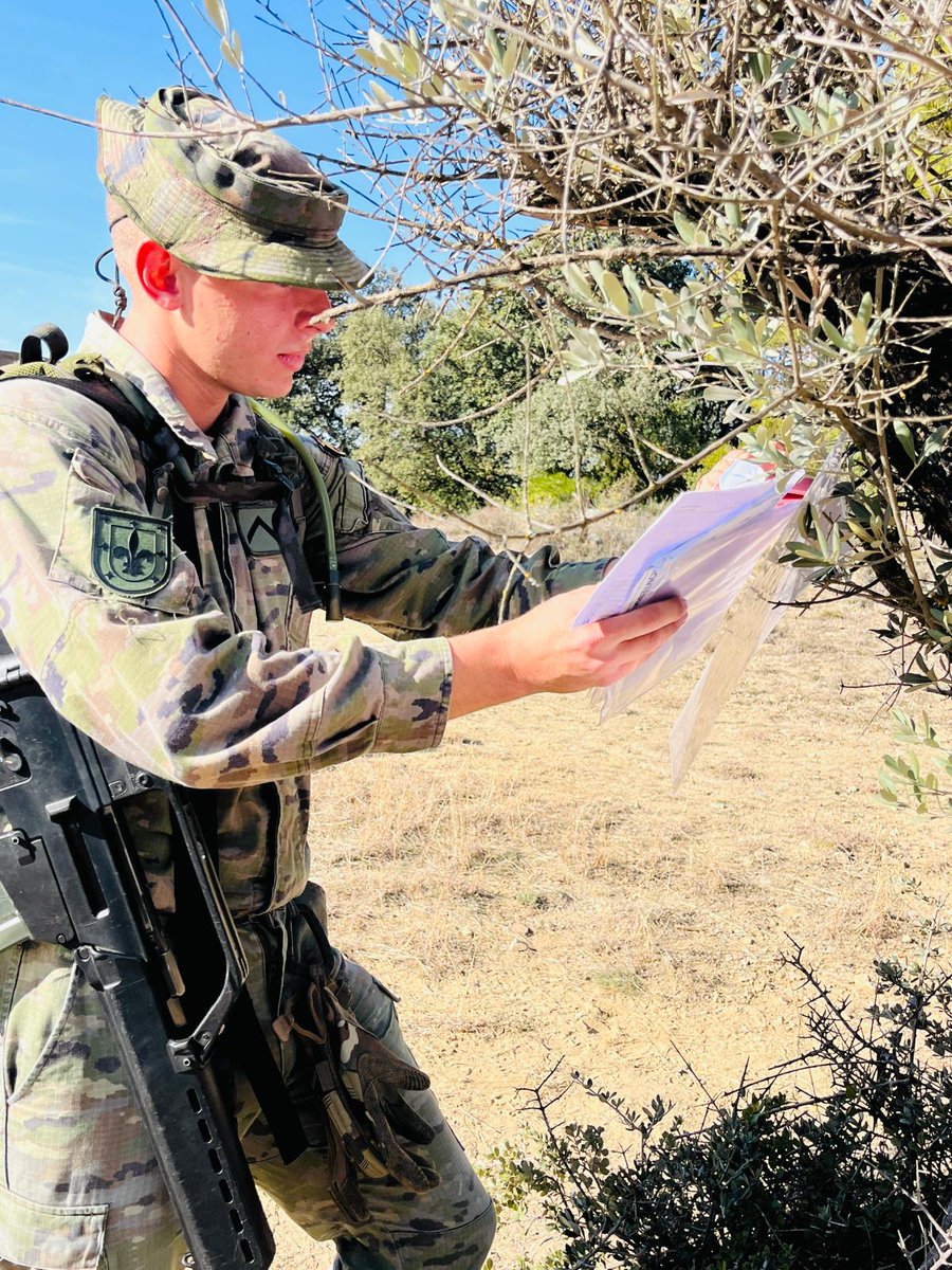 MADOC_ET's tweet photo. Ejercicio de topografía en la #AGBS_ET #Talarn
La orientación y desenvolverse en el terreno es la base de una operación militar, por ello los alumnos se ejercitan en complicadas pruebas topograficas cuya superación les garantiza un futuro de éxito al frente de sus pelotones. https://t.co/8r25b2fMBG