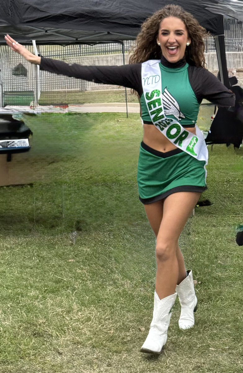 GourleyCarla's tweet image. #SeniorDay was a SUCCESS 💚 Mean Green WIN - One more week and we are playing in the Conference Championship #GMG 💚🦅🏈🖤 #LightTheTower