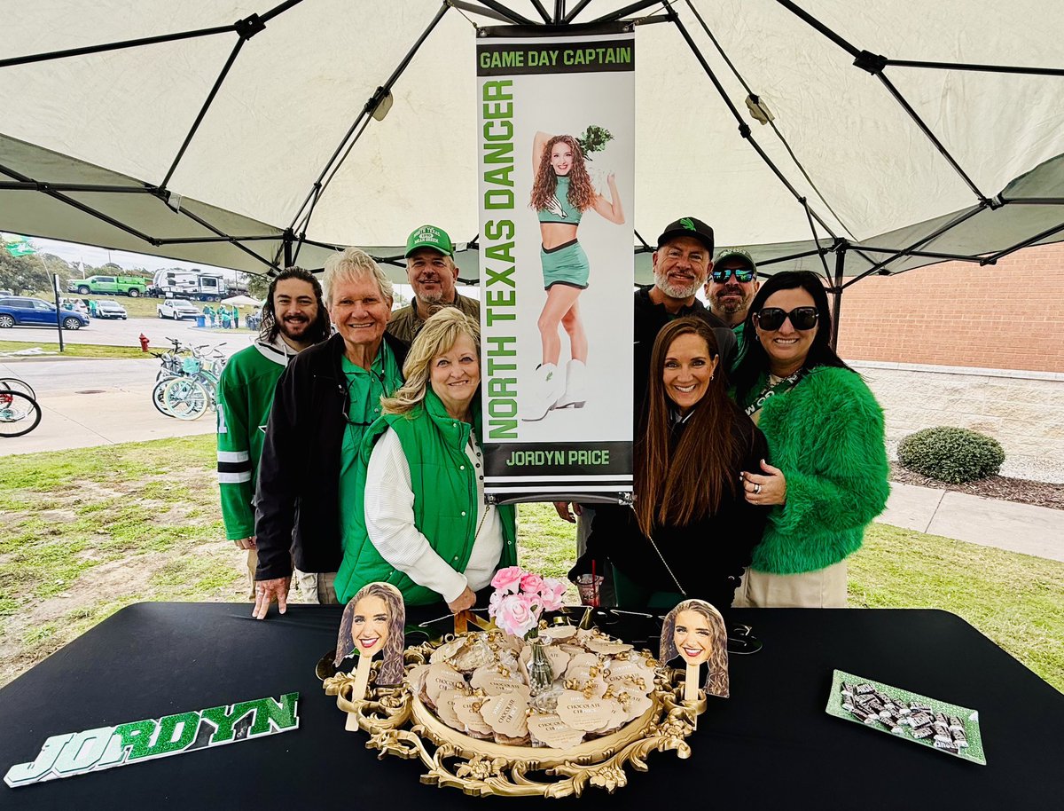 GourleyCarla's tweet image. #SeniorDay was a SUCCESS 💚 Mean Green WIN - One more week and we are playing in the Conference Championship #GMG 💚🦅🏈🖤 #LightTheTower