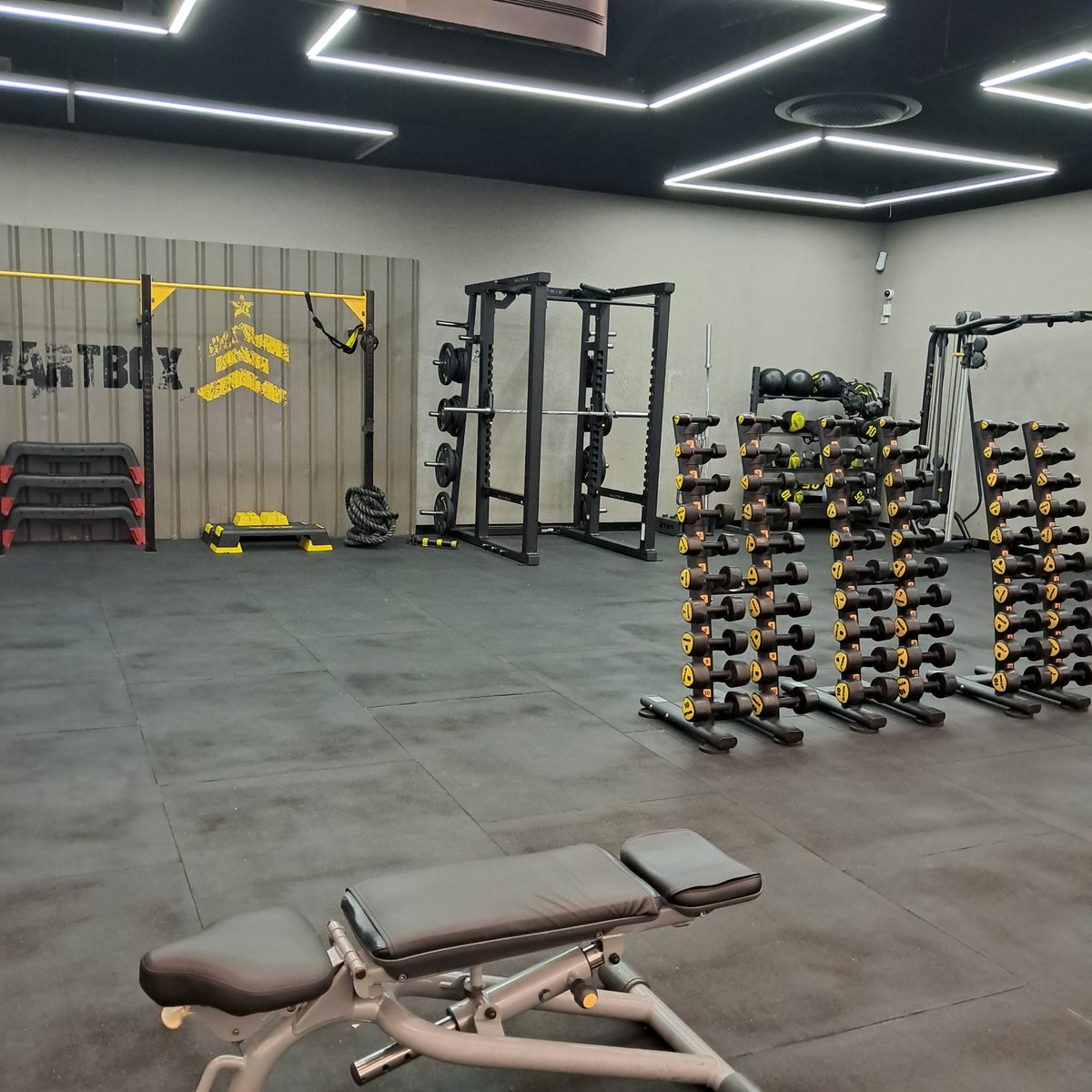 Fito2810's tweet photo. Cuando tienes el gym para ti solo. https://t.co/Bt1X5xFNde