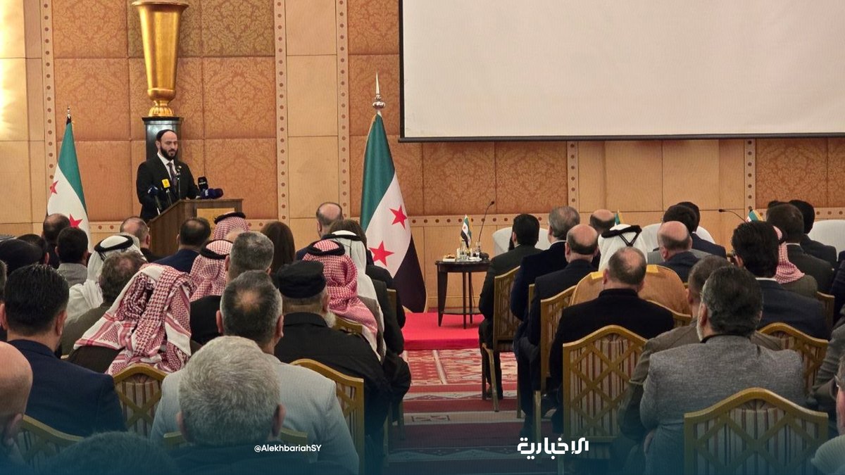 AlekhbariahSY's tweet image. مراسل الإخبارية: 

📌 السيد الرئيس يصل مدينة حلب ويلتقي في ذكرى تحرير المدينة الفعاليات المدنية والعسكرية  

📌 رافق السيد الرئيس وزير الداخلية أنس خطاب ومحافظ حلب عزام الغريب 

📌 تضمن اللقاء كلمة للسيد الرئيس بارك فيها لأهالي حلب تحرير مدينتهم وتحدث عن خطة العمل التي وضعت من…