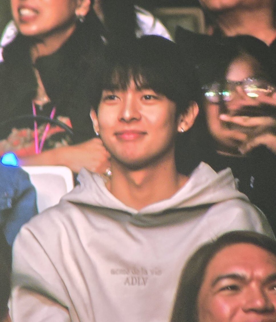 MAMA ANG POGI 😭??????