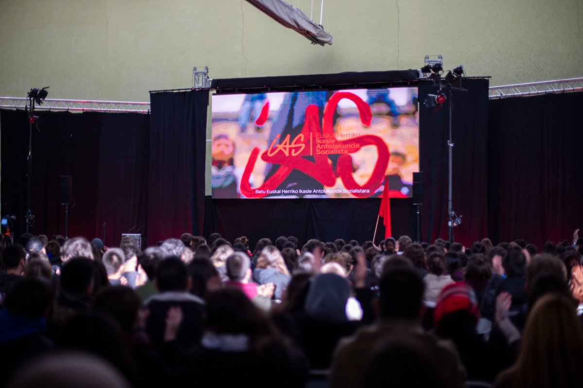 IAk Euskal Herriko Ikasle Antolakunde Sozialista gisa emango dio jarraipena 37 urteko ibilbideari

Ikasle-antolakunde historikoak Iruñerrian eman dio bukaera VIII. Kongresuari, ehunka militanteren parte-hartzearekin

<a href="/IASozialista/">Euskal Herriko Ikasle Antolakunde Sozialista</a> 

🔗 gedar.eus/aktualitatea/i…