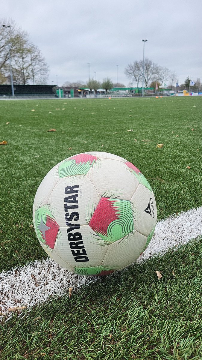 We beginnen in Zoeterwoude een half uurtje later 
De start is dus om 14.30 uur omdat scheidsrechter Sinke zich vergist had in het wedstrijd tijdstip
Die krijgt niets in zijn schoen vanavond van Sinterklaas 😉
<a href="/VVSJZ/">VV.SJZ</a> - <a href="/svDWO/">s.v. DWO</a> 
<a href="/Haagsamvoetbal/">Haagsamateurvoetbal</a> <a href="/HaagVoetbal/">Haaglanden Voetbal</a> <a href="/Zmeeractief/">Zoetermeer actief</a>