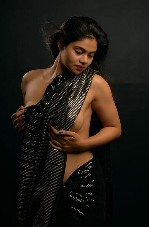 தனிமை என்றும் புதிதல்ல;
உன் நினைவுகள் நிறைந்த தனிமை
என்றும் புதிது 💘