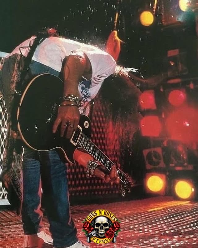 gnreternobr's tweet photo. #onthisday 29 de novembro de 1992, @gunsnroses se apresentou no Estadio El Campín, Bogotá, Colombia 🇨🇴 #UseYourIllusion
📷 via Trashed Illusions
#GunsNRoses #GnFnR https://t.co/rW1q72eGto