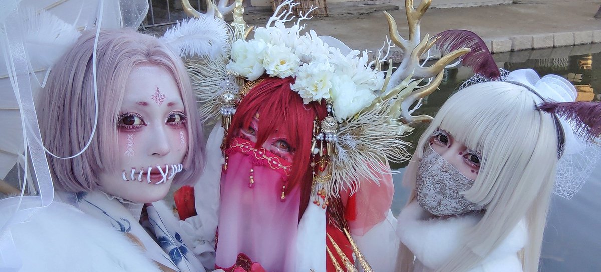 速報🐠 #怪々yokai祭2025 15回目✨
憧れの飛沫さん <a href="/S___bucky/">飛沫·̩͙⋆.*･ﾟshibuki</a>
と金魚併せの蘭鋳✨眩し過ぎてお隣にいても良いのか…((🫠))美し過ぐる…😭💕朝イチで口面作って持って行って良かった✨🥹ご一緒有難うございます！✨🤣
SigmaさんとRiyさんのお蚕サンド✨怖可愛いメイク素敵✨😍
#角処夏梅 #怪々yokai祭