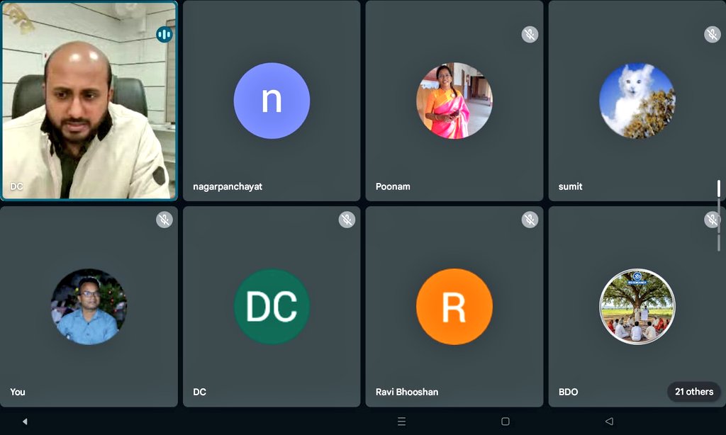 dckoderma's tweet image. 21 से 28 नवंबर 2025 तक कोडरमा जिला के सभी पंचायतों में #सेवा_का_अधिकार_सप्ताह का आयोजन किया गया। इसी कड़ी में प्राप्त हुए आवेदनों के निष्पादन की प्रगति की समीक्षा हेतु आज वीडियो कॉन्फ्रेंसिंग के माध्यम से बैठक आहूत कर संबंधित अधिकारियों को प्राथमिकता के आधार पर सभी लंबित आवेदनों…