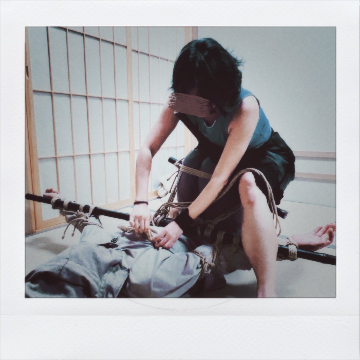 超级精彩有趣的竹缚课程。🥳
缚手满头大汗，被缚生命体征平稳。

🪑：白菜 <a href="/Dr_Hakusai/">Hakusai 白菜</a> 
🪢：荔枝 <a href="/KamikiRaichi/">上木荔枝</a> 
📷/🏠：砂糖 <a href="/ArcShaTang/">砂糖Yoki</a> 
🎓：Yaya <a href="/YayaYohji/">Yaya🖤</a> 
#shibari #kinbaku