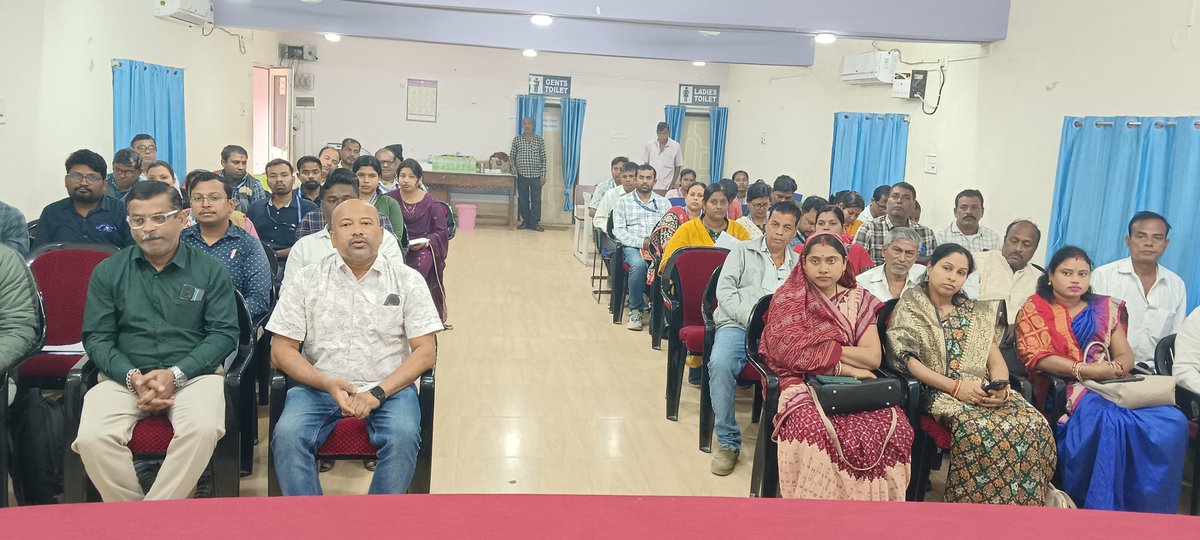 ଜିଲ୍ଲାପାଳ,ଭଦ୍ରକଙ୍କ ଅଧ୍ୟକ୍ଷତାରେ ଭଣ୍ଡାରିପୋଖରୀ ପଞ୍ଚାୟତ ସମିତି ଅଧିନସ୍ଥ ସମସ୍ତ ଗ୍ରାମ ପଞ୍ଚାୟତର  ସରପଞ୍ଚ ଓ ନିର୍ବାହୀ ଅଧିକାରୀ ମାନଙ୍କର ସମୀକ୍ଷା ବୈଠକ ଅନୁଷ୍ଠିତ ହୋଇଥିଲା।ଏହି ବୈଠକରେ ଜିଲ୍ଲା ପରିଷଦର ମୁଖ୍ୟ ଉନ୍ନୟନ ଅଧିକାରୀ,ଗୋଷ୍ଠୀ ଉନ୍ନୟନ ଅଧିକାରୀଙ୍କ ସମେତ ସହକାରୀ ଯନ୍ତ୍ରୀ,କନିଷ୍ଠ ଯନ୍ତ୍ରୀ ପ୍ରମୁଖ ଉପସ୍ଥିତ ଥିଲେ।