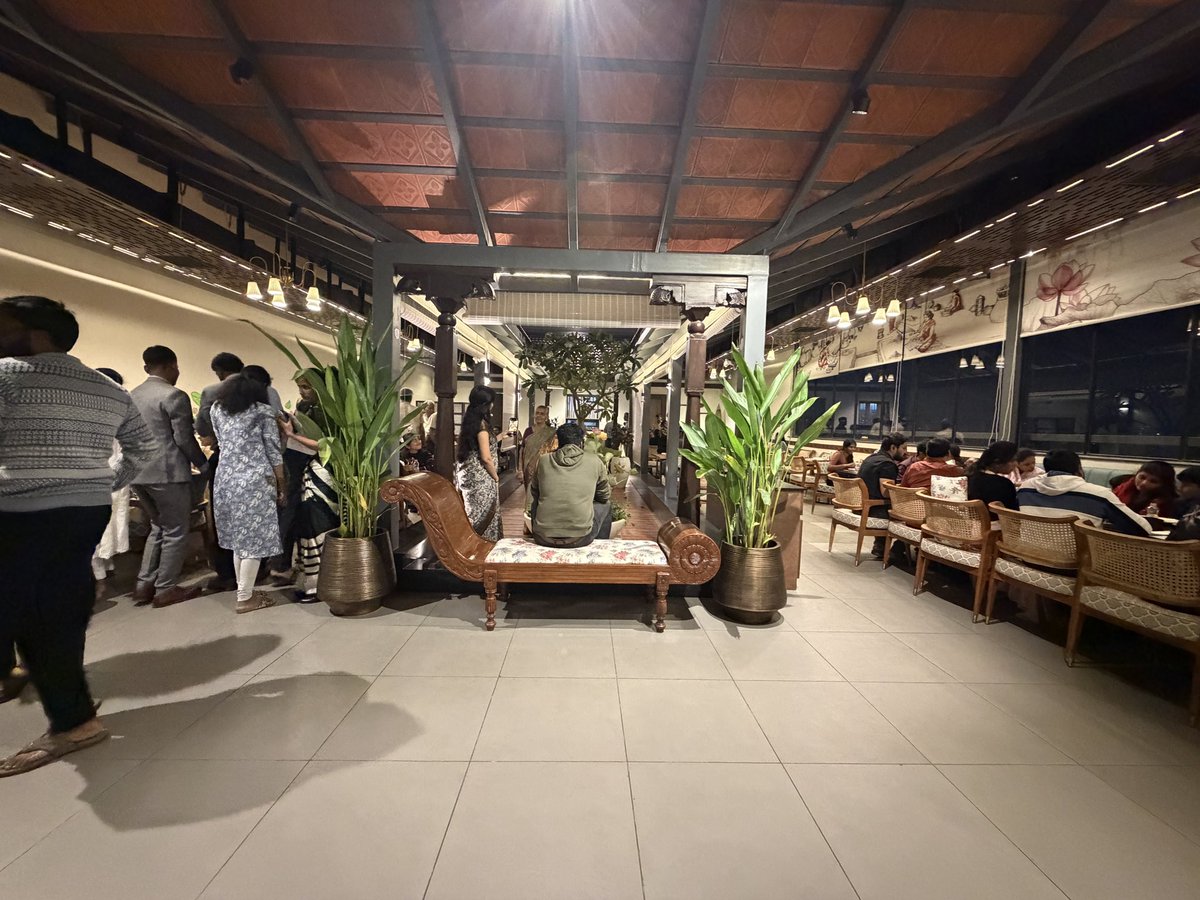 CinemaMadness24's tweet photo. Tried #Taamara restaurant last night.

Basically it’s a roof top restaurant with limited seating and great ambience. 👌🏻

Bad service. Food is bisket. Almost every item is served cold. 👎🏻

📍- Gachibowli, Hyd.

#CMFoodReviews https://t.co/TzLi6856XS