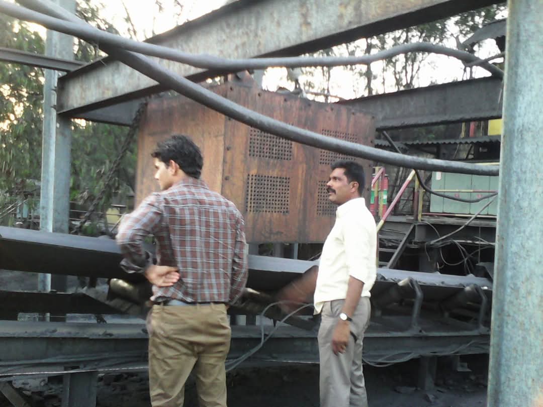 TechFactsRafee's tweet image. A Young Assistant Professor in 2013/2014
1. #Singareni Coal mines visit
2. #Singareni Thermal Plant (#STPP during Construction )
3. Blood donation camp in #Singareni Polytechnic #SCP 
4. Underground Mine #RK5 

Lost many photos while flashing ROMs, thanks to @facebook for these.