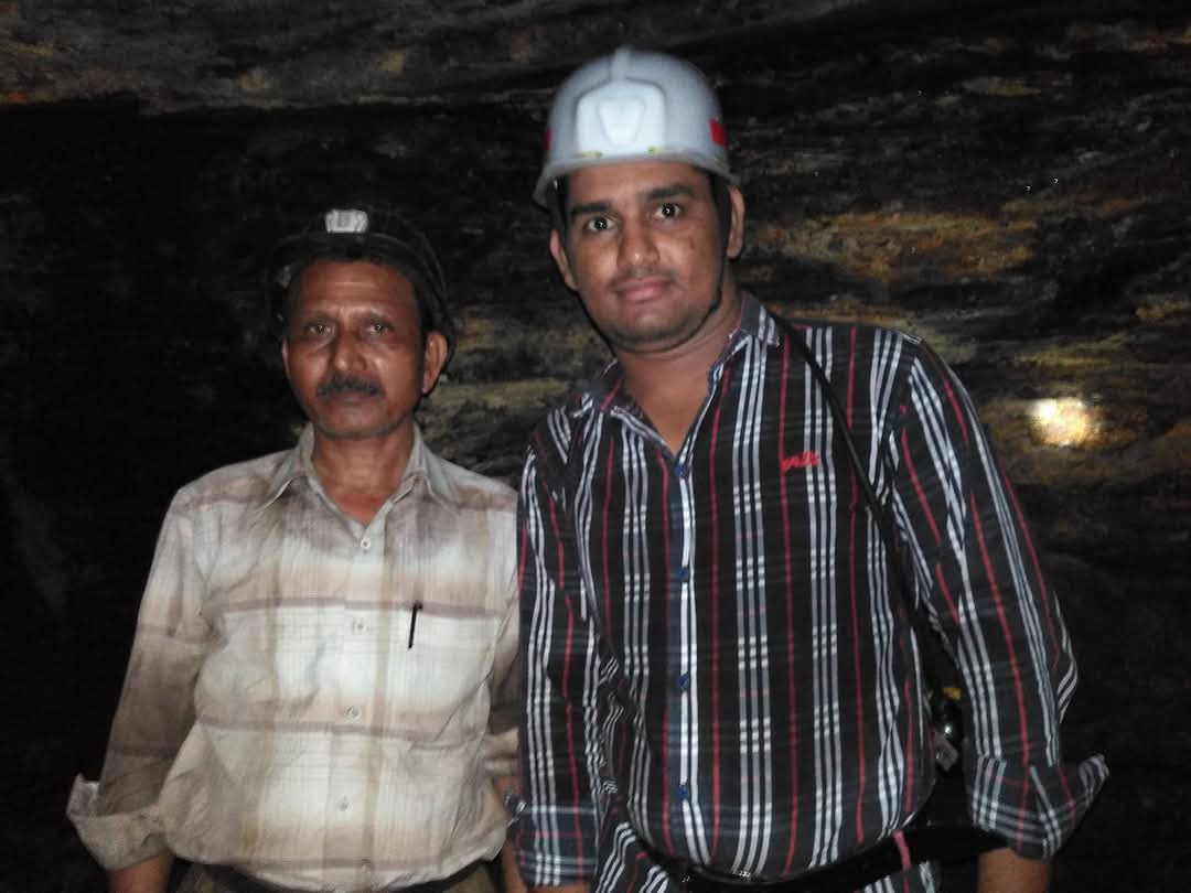 TechFactsRafee's tweet image. A Young Assistant Professor in 2013/2014
1. #Singareni Coal mines visit
2. #Singareni Thermal Plant (#STPP during Construction )
3. Blood donation camp in #Singareni Polytechnic #SCP 
4. Underground Mine #RK5 

Lost many photos while flashing ROMs, thanks to @facebook for these.