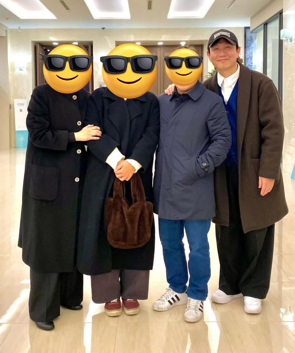 FCnOJS's tweet image. Found raccoon..
Maybe at wedding.