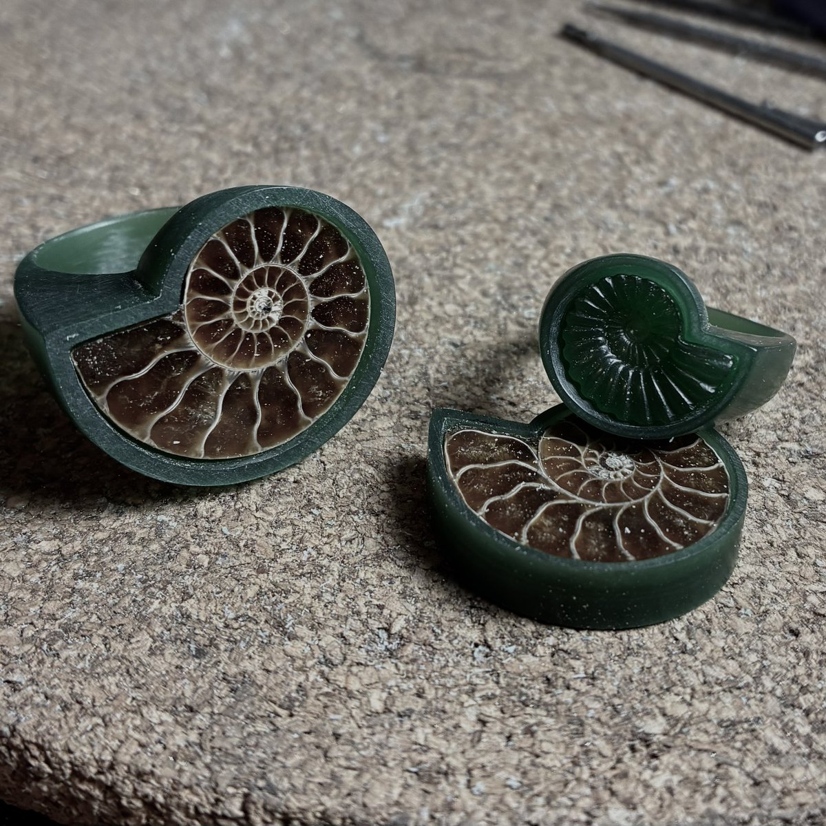 クリエーターズマーケット vol.53
会場：ポートメッセなごや
日時：12/13〜14

2号館M-527

初の名古屋での出展🙌

人気の顎が動くオブジェ&amp;リングや和柄のアクセサリーを持っていきます🦖

間に合えばアンモナイトリングも

2号館ですが来ていただけると嬉しいです( ´ ▽ ` )

#クリマ #クリマ53