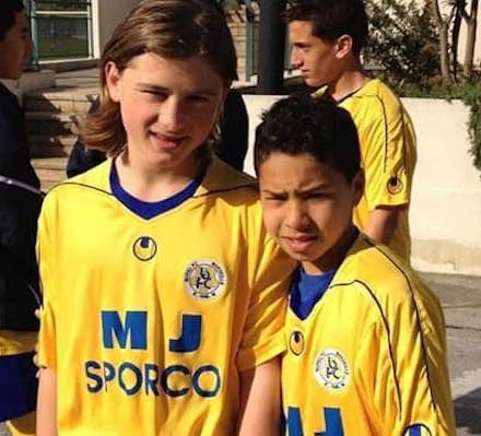 _BeFootball's tweet image. « 𝗝𝗘 𝗠𝗘 𝗦𝗨𝗜𝗦 𝗕𝗔𝗚𝗔𝗥𝗥𝗘́ 𝗔𝗩𝗘𝗖 𝗨𝗡 𝗖𝗢𝗘́𝗤𝗨𝗜𝗣𝗜𝗘𝗥 𝗦𝗨𝗥 𝗟𝗘 𝗧𝗘𝗥𝗥𝗔𝗜𝗡 𝗣𝗟𝗨𝗦 𝗝𝗘𝗨𝗡𝗘 🥊, 𝗖’𝗘𝗦𝗧 𝗠𝗢𝗡 𝗠𝗘𝗜𝗟𝗟𝗘𝗨𝗥 𝗔𝗠𝗜 𝗠𝗔𝗜𝗡𝗧𝗘𝗡𝗔𝗡𝗧 : 𝗛𝗨𝗚𝗢 𝗠𝗔𝗚𝗡𝗘𝗧𝗧𝗜. »

Ilan Kebbal 🇩🇿 raconte son incroyable histoire avec Hugo…