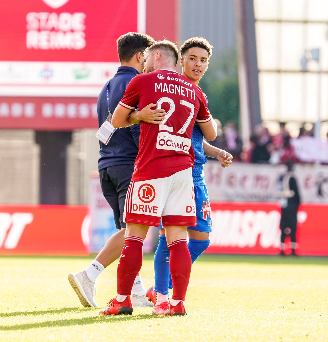 _BeFootball's tweet image. « 𝗝𝗘 𝗠𝗘 𝗦𝗨𝗜𝗦 𝗕𝗔𝗚𝗔𝗥𝗥𝗘́ 𝗔𝗩𝗘𝗖 𝗨𝗡 𝗖𝗢𝗘́𝗤𝗨𝗜𝗣𝗜𝗘𝗥 𝗦𝗨𝗥 𝗟𝗘 𝗧𝗘𝗥𝗥𝗔𝗜𝗡 𝗣𝗟𝗨𝗦 𝗝𝗘𝗨𝗡𝗘 🥊, 𝗖’𝗘𝗦𝗧 𝗠𝗢𝗡 𝗠𝗘𝗜𝗟𝗟𝗘𝗨𝗥 𝗔𝗠𝗜 𝗠𝗔𝗜𝗡𝗧𝗘𝗡𝗔𝗡𝗧 : 𝗛𝗨𝗚𝗢 𝗠𝗔𝗚𝗡𝗘𝗧𝗧𝗜. »

Ilan Kebbal 🇩🇿 raconte son incroyable histoire avec Hugo…