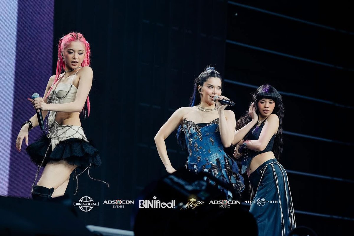 DNATrendsetters's tweet photo. Congratulations #DNA for absolutely slaying their preshow performance at #BINIFIED! You truly set the stage on fire! 🔥

📸 @niceprintphoto

#BINI #BINIFIEDPHArena #TatakStarMagic #StarMagic https://t.co/hojVWH4prj