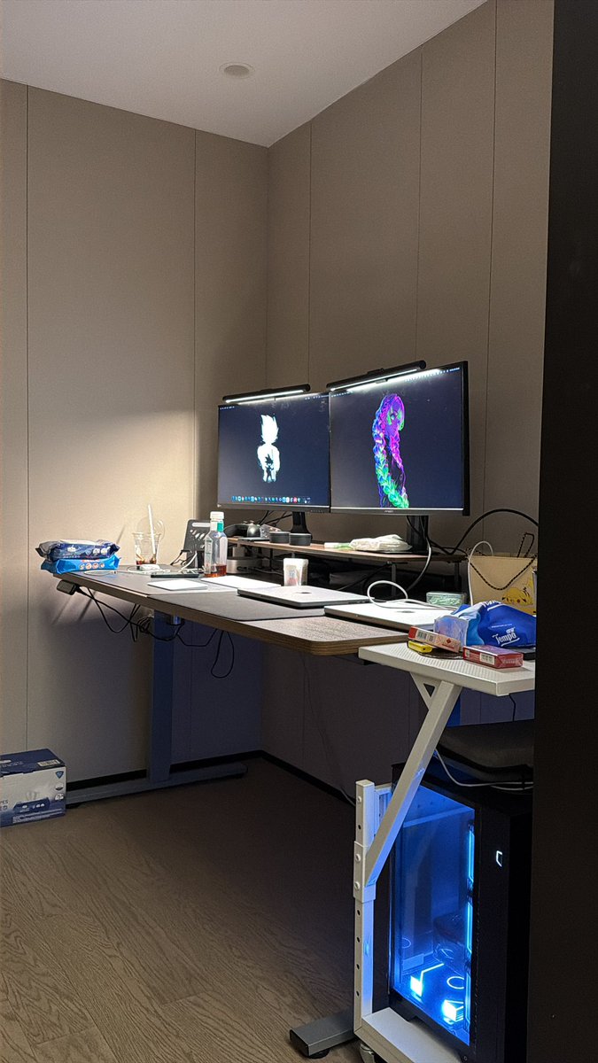 CoderDexter's tweet image. 做了这么多年开发 Solidity、Go、Python、Java 也能 React 拉满链上交互 包括 Next 框架 从开发角度还有速度上进行了开发文档整合

我的搭档  Laurel 大学还是区块链专业 现在主要做前端开发合约交互

我们俩 就两个人 决定用最极致的 AI 工具栈（Cursor + Windsurf + Trae + Antigravity…