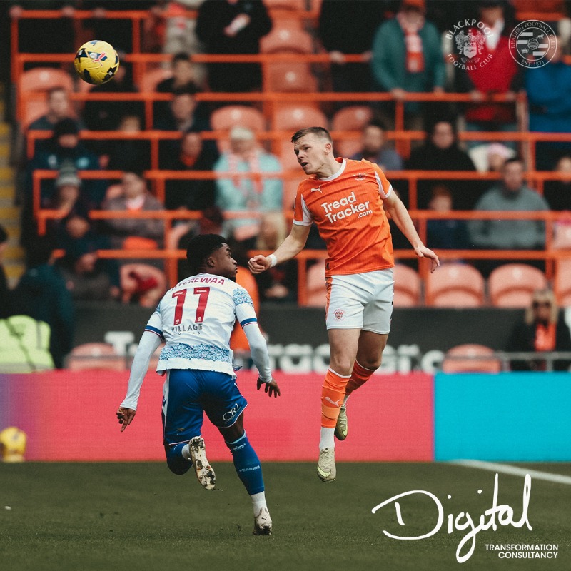 BlackpoolFC's tweet photo. Strong start down the right flank by Andy Lyons. 🇮🇪

Follow the rest of the first-half on our live blog. ⬇️

🍊 #UTMP | https://t.co/RAnfVMgOne