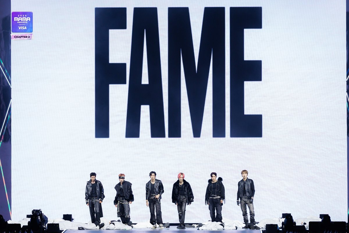 MnetMAMA's tweet image. [#2025MAMA] 1000 Stormy nights behind the FAME 📷

🎙️RIIZE

HEAR MY ROAR, UH-HEUNG
2025 MAMA AWARDS

#MAMAAWARDS #2025MAMAAWARDS
