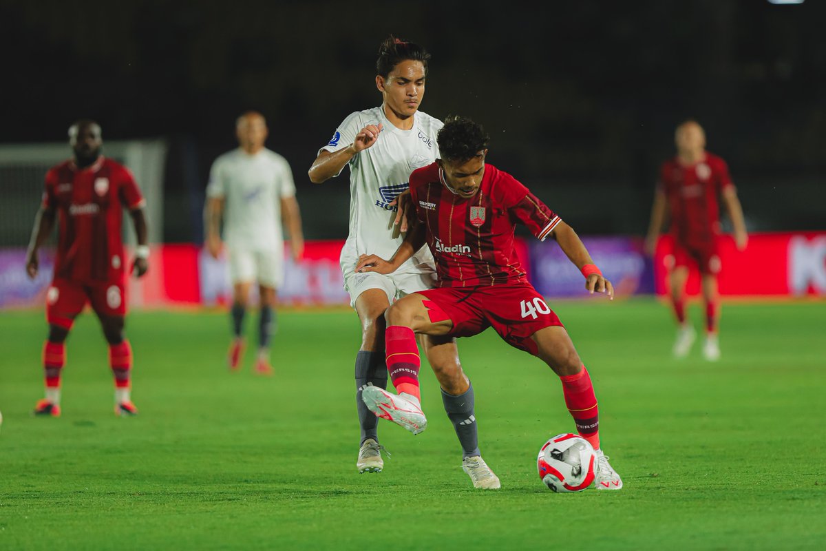 persisofficial's tweet photo. 𝘛𝘦𝘳𝘶𝘴 𝘮𝘦𝘯𝘦𝘬𝘢𝘯 𝘥𝘢𝘯 𝘵𝘢𝘮𝘣𝘢𝘩 𝘭𝘢𝘨𝘪 𝘬𝘦𝘶𝘯𝘨𝘨𝘶𝘭𝘢𝘯! ✊🔴

#PERSISPSM | #LaskarSambernyawa https://t.co/Byn1oBM2bE