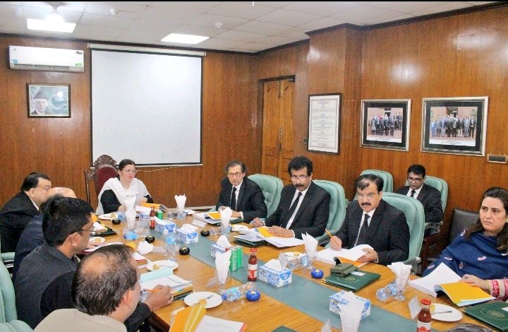 چیف جسٹس مس عالیہ نیلم کاویژن 

پنجاب کی ماتحت عدلیہ کےججز کے ذہنی دباؤ کو کم کرنے کےطریقے ،وجوہات،مصنوعی ذہانت بارے اور ریونیو کی دستاویزات کوپڑھنےاور تشریح کرنےکے طریقہ کےبارے 5روزہ ٹریننگ کروائی گئی  تاکہ ججزبہترین طریقے سےفرائض سرانجام دے سکیں