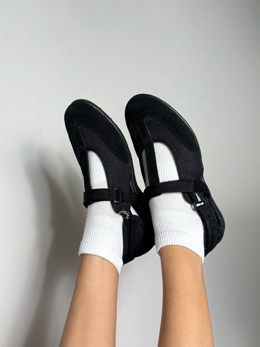 hooplaa_'s tweet photo. I SWEARRRR... THIS LOCAL BRAND FOOTWEAR IS BEYOND STYLISH &amp; SUPER COMFY😩❤️

100k                                vs                         500k https://t.co/ik8Uljpm8B