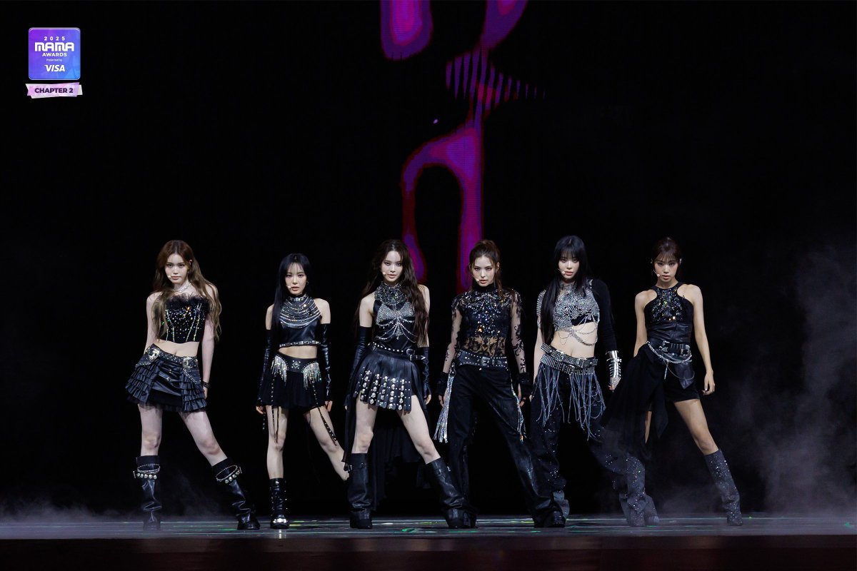A debut, three comebacks, four completely different concepts, and over eight iconic cover stages all in a single year. No other rookie could have done this except for izna. 

You girls should be so proud of what you've achieved this year, because nayas are so proud of izna 🫂🖤