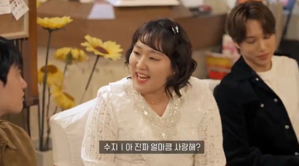 zkdlinsdks's tweet image. everytime Kyungsoo tries to do fanservice with someone else, Jongin is there wishing it was him instead. some things never change 🥹