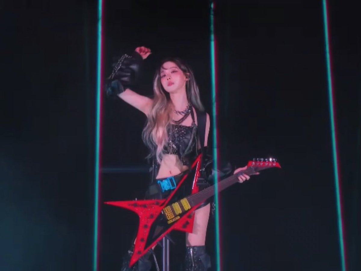 hourlykwinter's tweet image. WINTER