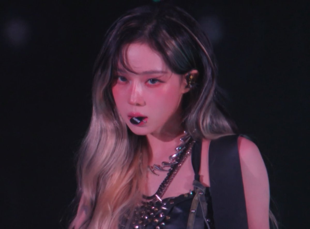 hourlykwinter's tweet image. WINTER