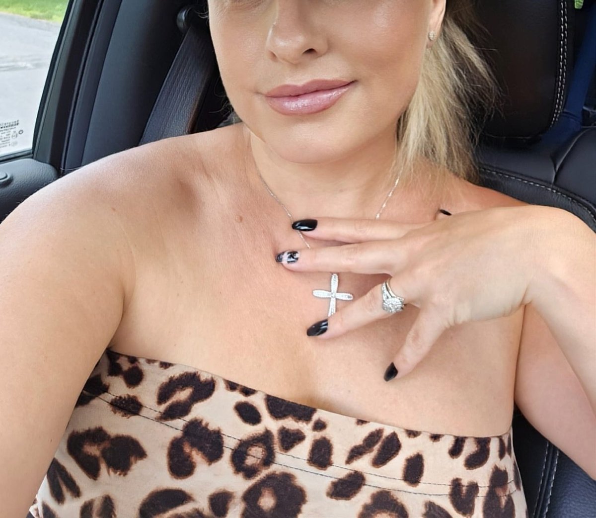 Casual Saturday look 👅, but there's more in my 30 day free trial 😈👇onlyfans.com/1fetishlady/tr…