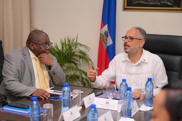 lequotidien509's tweet image. 🇭🇹Selon un communiqué de presse de la @PrimatureHT, le Gouvernement et le Conseil Présidentiel de Transition ont tenu une séance de travail suivie d’un Conseil de gouvernement pour accélérer l’examen du projet de décret électoral. #Haïti #Transition #Élections2025 #lequotidien509