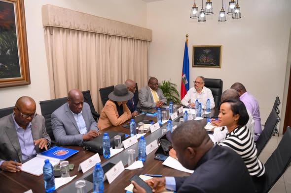 lequotidien509's tweet image. 🇭🇹Selon un communiqué de presse de la @PrimatureHT, le Gouvernement et le Conseil Présidentiel de Transition ont tenu une séance de travail suivie d’un Conseil de gouvernement pour accélérer l’examen du projet de décret électoral. #Haïti #Transition #Élections2025 #lequotidien509