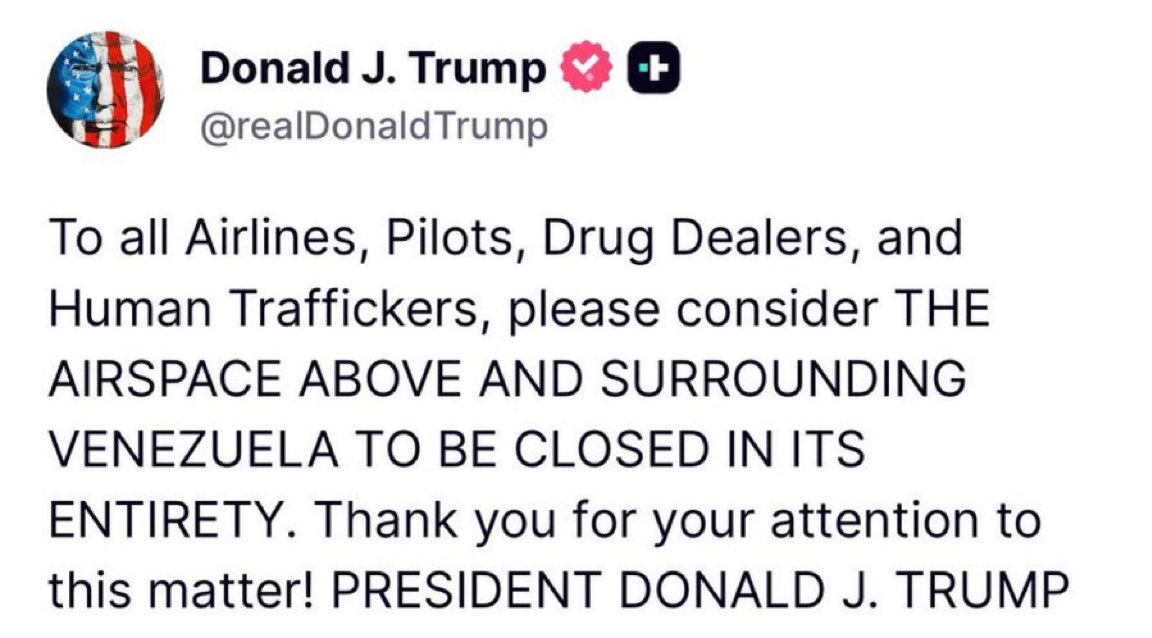 🇺🇸🇻🇪‼️ | INFORMACIÓN URGENTE — Donald Trump acaba de decretar el CIERRE DEL ESPACIO AÉREO VENEZOLANO.

“A todas las aerolíneas, pilotos, narcotraficantes y traficantes de personas, por favor consideren que EL ESPACIO AÉREO SOBRE Y ALREDEDOR DE VENEZUELA DEBE ESTAR CERRADO EN SU