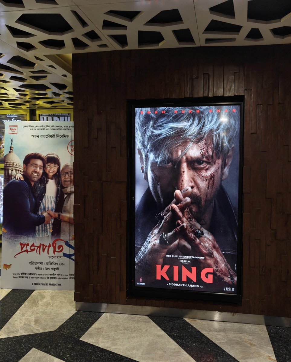 AwaaraHoon's tweet photo. great visibility for #King across all Pvr, Inox, Cinepolis multiplexes with the posters constantly showing up. Marketing team doing a good job, was missing this kind of early aggressive push for a Shah Rukh Khan film. https://t.co/sSDWbDMpnY