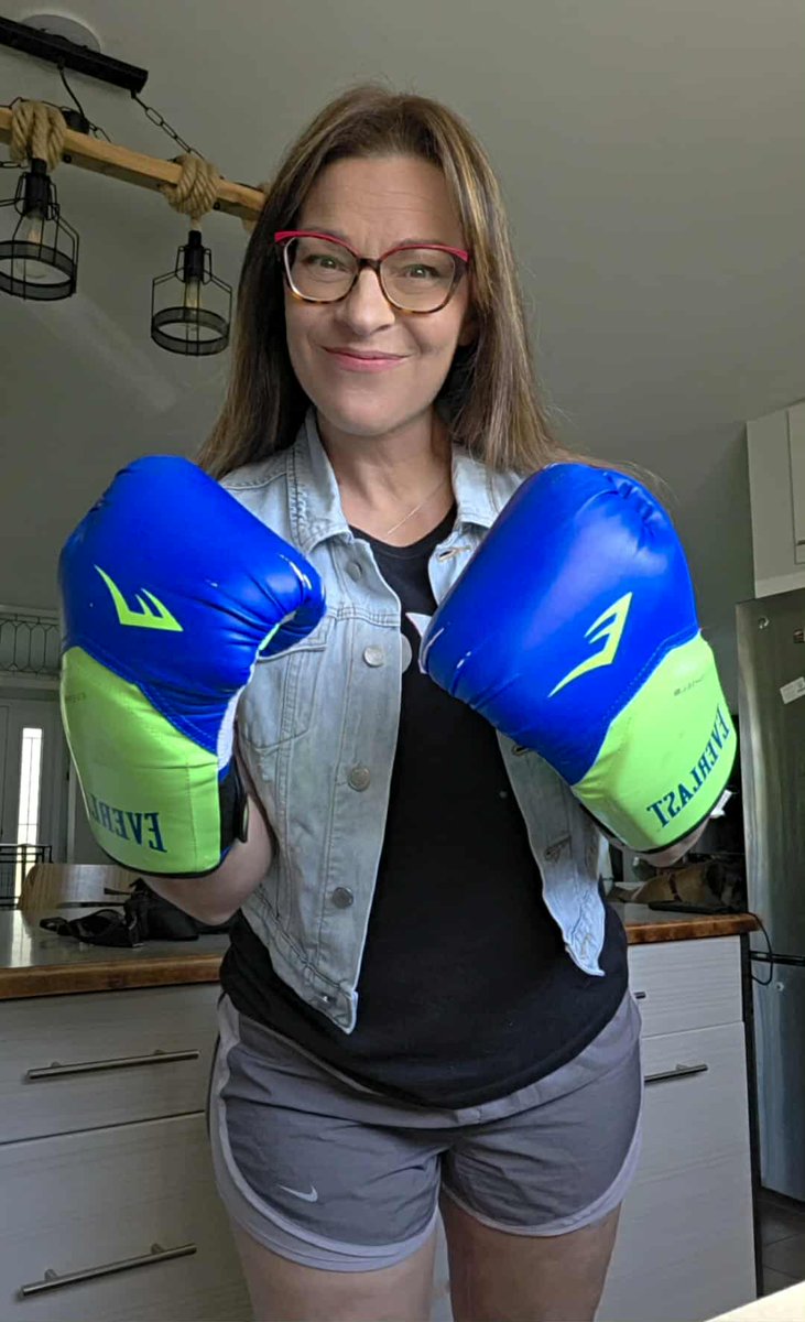 We've got an ALL NEW EPISODE of <a href="/MidnightOwlTV/">MidnightOwlTV</a> tonight at 9pm eastern in the B-Zone! Click the link for the full schedule! #bmovies #GLOW #wrestling 

facebook.com/groups/1122918…