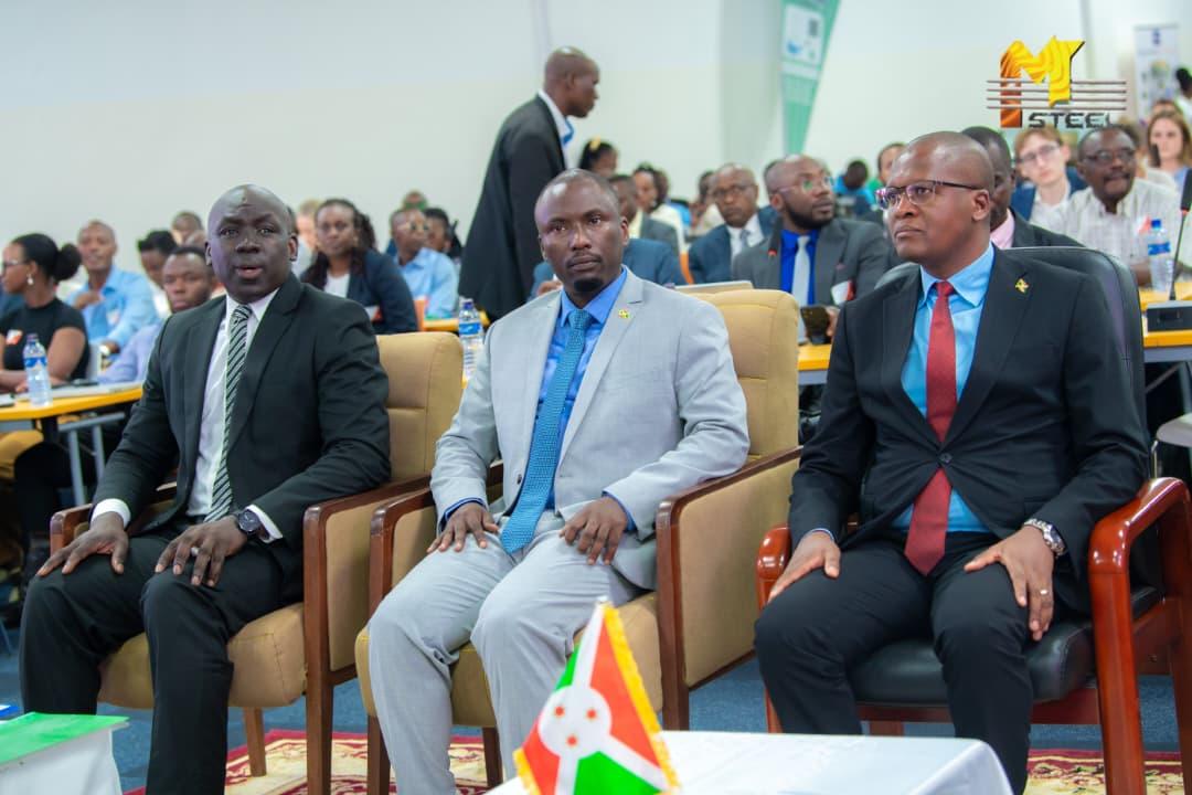 MSElectricPoles's tweet image. La 4ème édition de la Journée sur l’Accès à l’Énergie Renouvelable au Burundi 2025, organisée par @MRMEICT en collaboration avec @Banquemondiale et @Alliance for Rural Electrification, a rassemblé des acteurs clés du secteur énergétique national et international.

#Bread2025