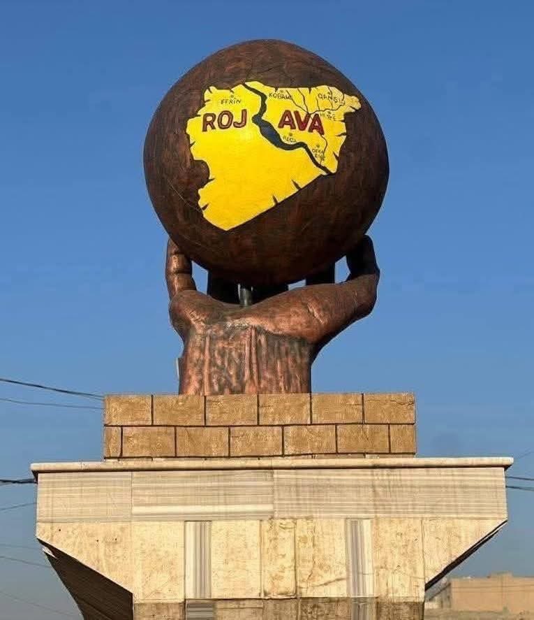 fwazdeab89's tweet image. ايوا بس مالكم حق ليش موقفين بحدود سوريا بس… فعلا صندوق البويا وبزيادة